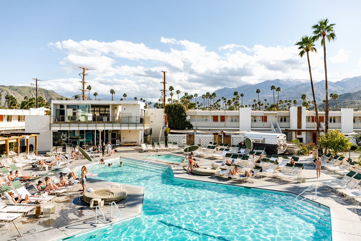 palm trees in the desert_palm springs california_best corporate retreat destinations_flok